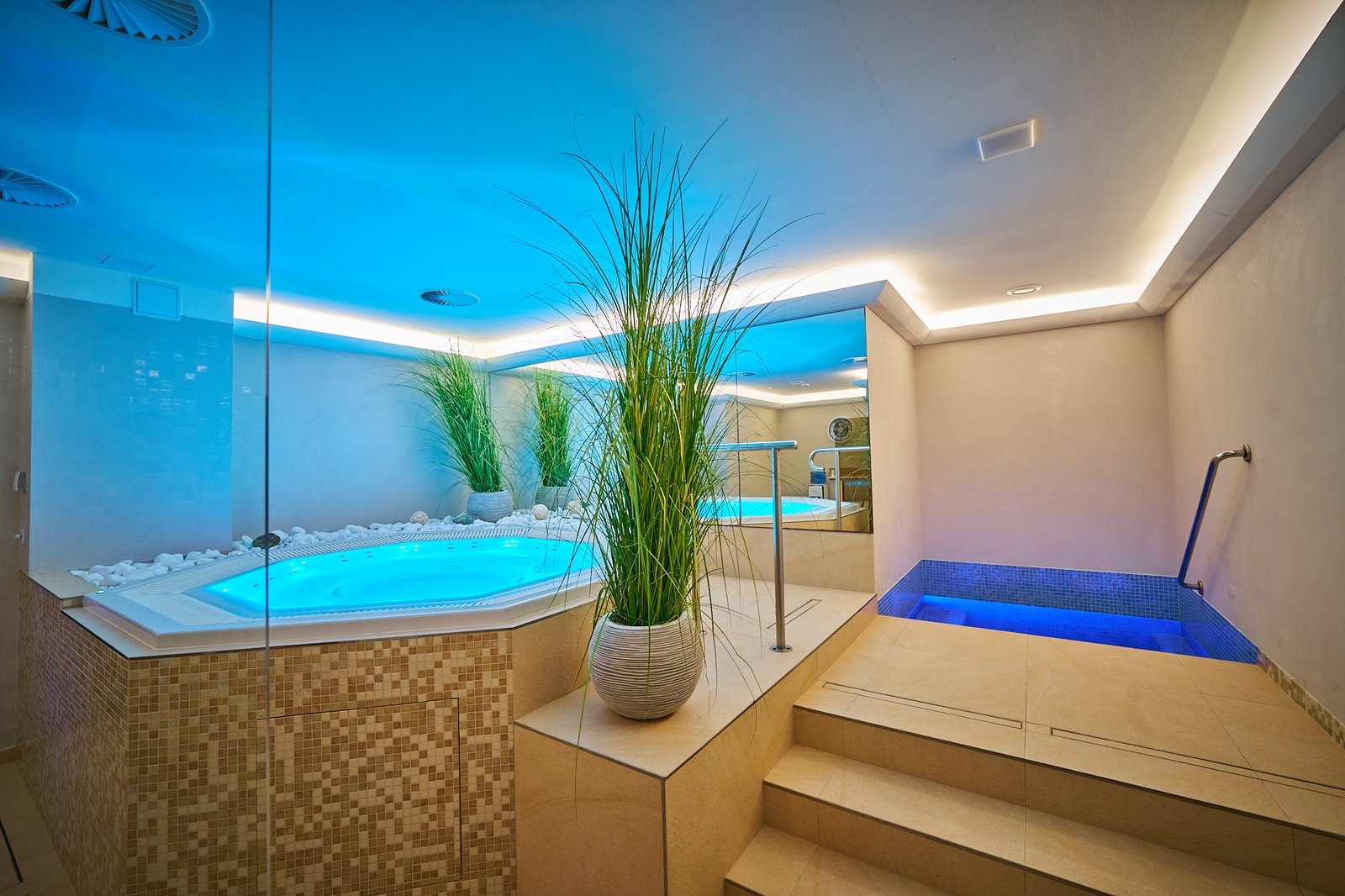Queens Hotel & Wellness 4★ in Mariánské Lázně 4